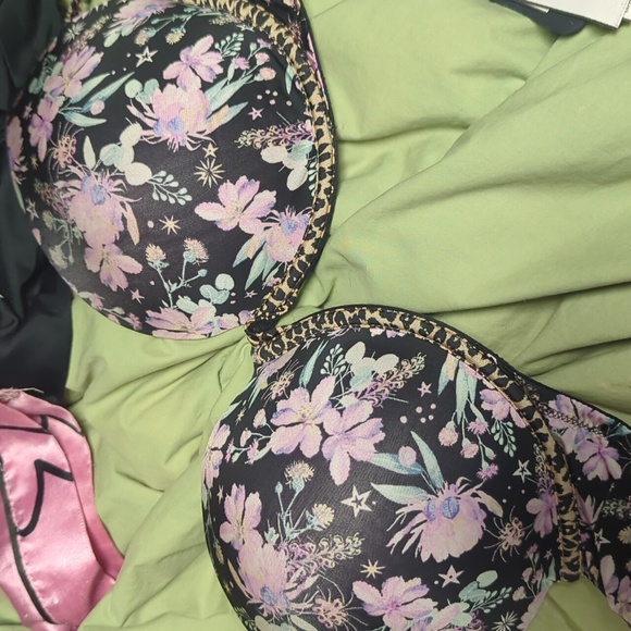 Vs  push up that's actually comfy cheetah print vintage :) no signs of wear. - Picture 1 of 2